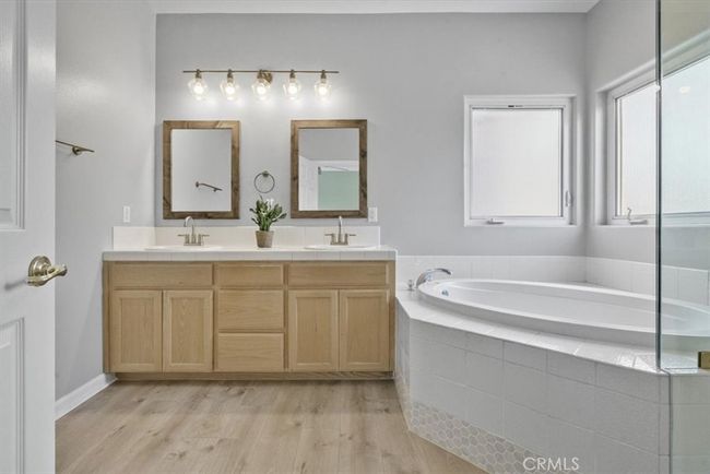 Primary bath | Image 15