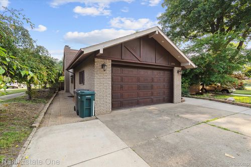 23944 Fordson Dr, Dearborn, MI, 48124-1617 | Card Image