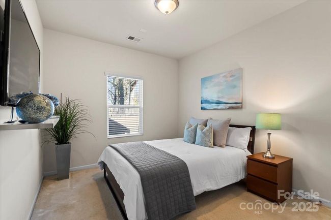 Downstairs bedroom | Image 18