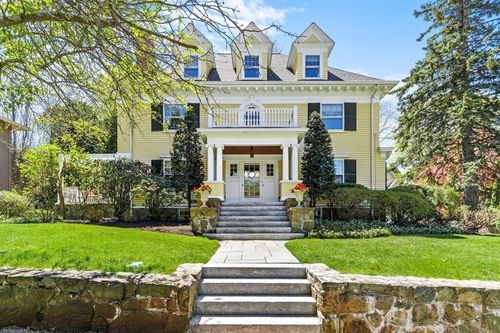 7 Cliff St, Winchester, MA, 01890-2063 | Card Image