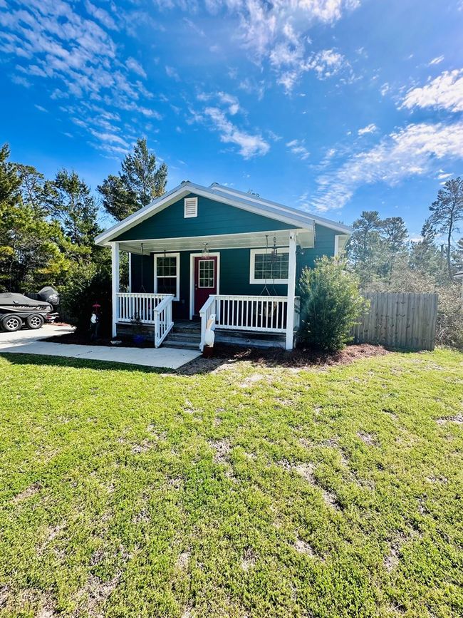 1727 Landing St, House other with 3 bedrooms, 2 bathrooms and 4 parking in Carrabelle FL | Image 5