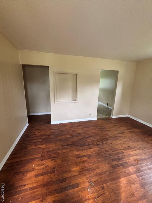 2719 Branch Rd, Flint, MI, 48506-2918 | Card Image