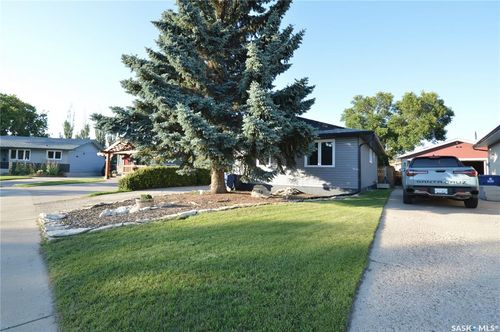 18 Patterson Cres, Saskatoon, SK, S7L4Z9 | Card Image