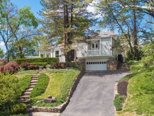 2112 Lower Chelsea Rd, Upper Arlington, OH, 43212-1934 | Card Image