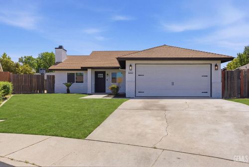 1001 Giuseppe Ct, Bakersfield, CA, 93307-5572 | Card Image