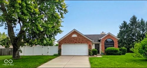 272 Suncrest Dr, Greenwood, IN, 46143-1022 | Card Image