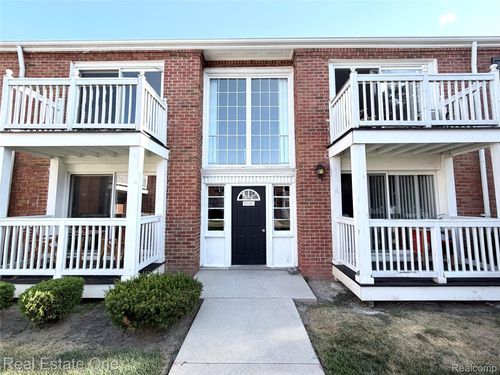 207-2405 Torquay Ave, Royal Oak, MI, 48073-1126 | Card Image