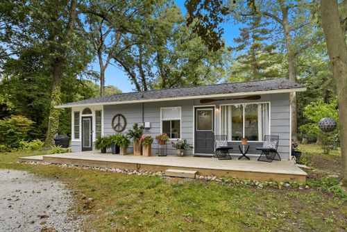 10995 Basswood Dr, New Buffalo, MI, 49117-9201 | Card Image