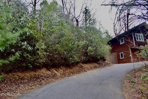925 Sunshine Trl, Gatlinburg, TN, 37738-6363 | Card Image