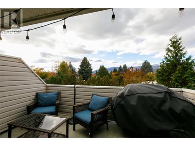 1674 Thayer Crt, Townhouse with 4 bedrooms, 3 bathrooms and 1 parking in Kelowna BC | Image 2