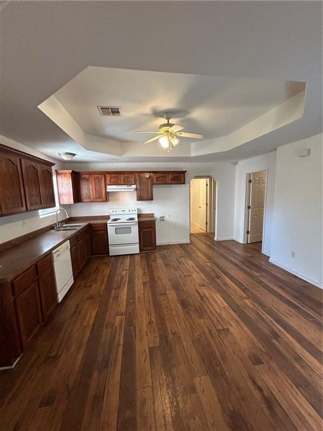 211 N Walnut St, House other with 3 bedrooms, 2 bathrooms and null parking in Opelousas LA | Image 13