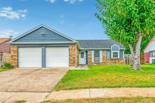 1609 Country Ln, Arlington, TX, 76018-1231 | Card Image