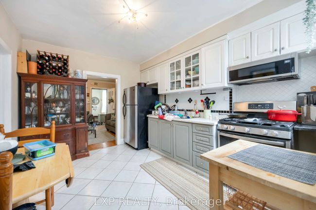 39 Rowntree Ave, House other with 2 bedrooms, 1 bathrooms and 1 parking in Toronto ON | Image 13