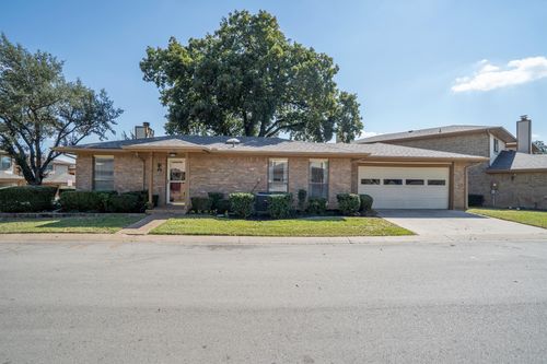 49 Morrow Dr, Bedford, TX, 76021-5679 | Card Image