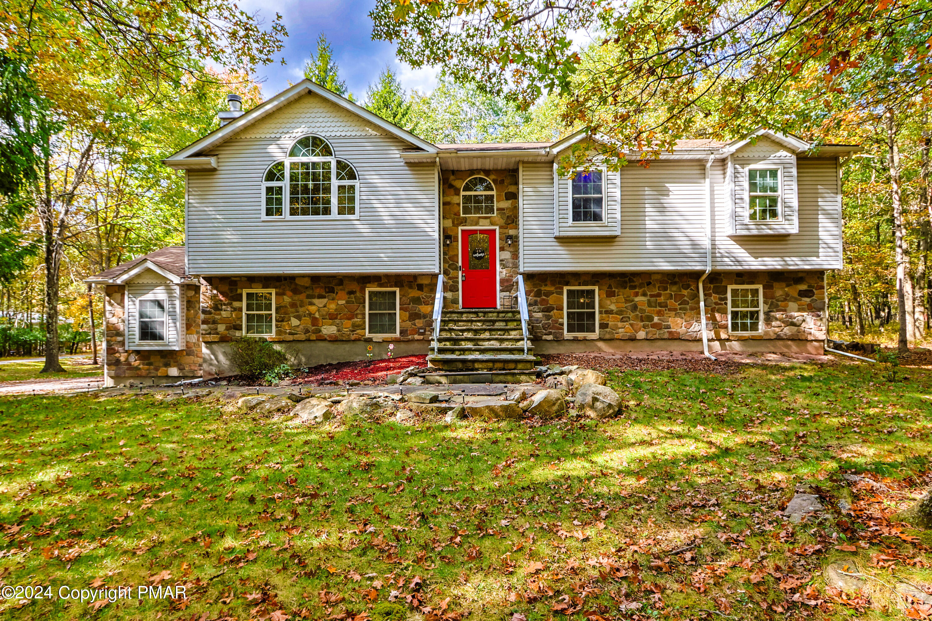 Adie Dr, Effort, PA 18330