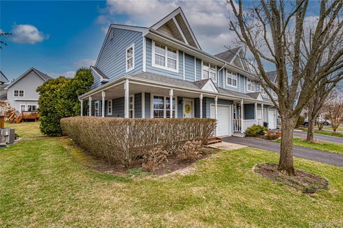 83 Broadlawn Dr, Central Islip, NY, 11722-4618 | Card Image