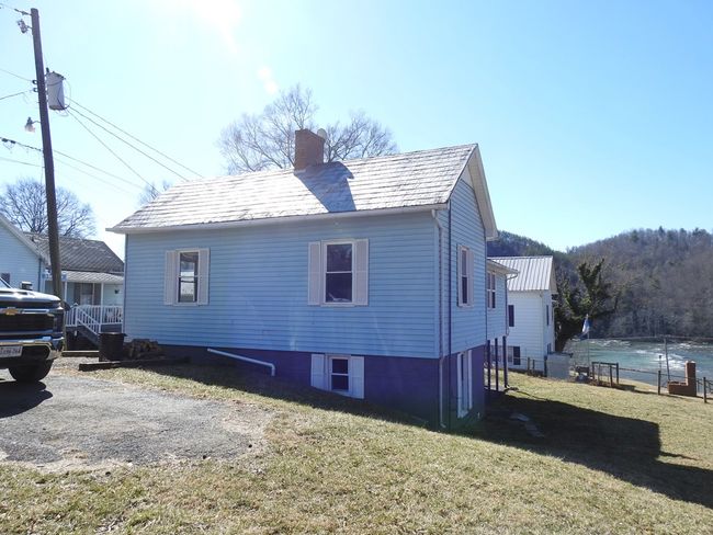 106 S Boss Row, House other with 3 bedrooms, 2 bathrooms and null parking in Fries VA | Image 4