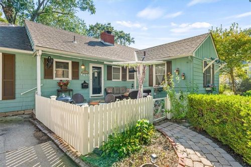 4605 W 72nd Ter, Prairie Village, KS, 66208-2827 | Card Image