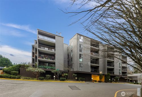 366-6479 137th Ave Ne, Redmond, WA, 98052-4566 | Card Image