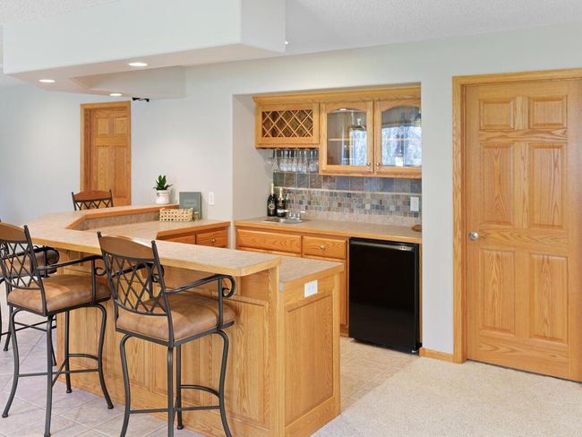 Two tiered wet bar area for room to visit - 25259 Galaxy Ave Wyoming MN 55092 USA-054-040-055-MLS_Size.jpg | Image 31