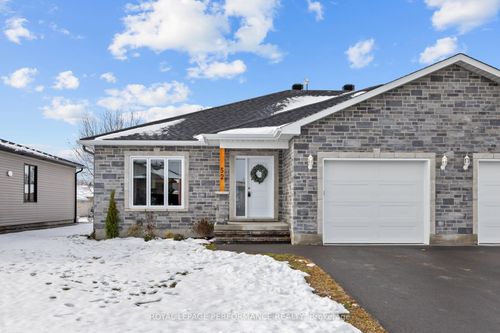 52 Adam St, St Albert, ON, K0A3C0 | Card Image