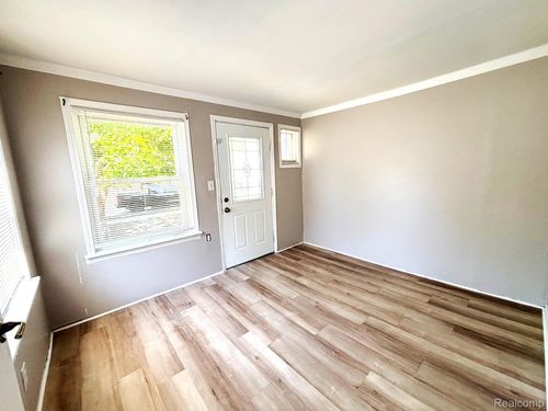 7006 Toepfer Rd, Warren, MI, 48091-5914 | Card Image