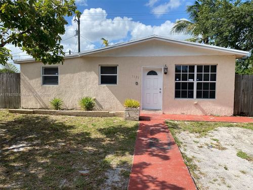 1131 Ne 211th St, Miami, FL, 33179-1302 | Card Image