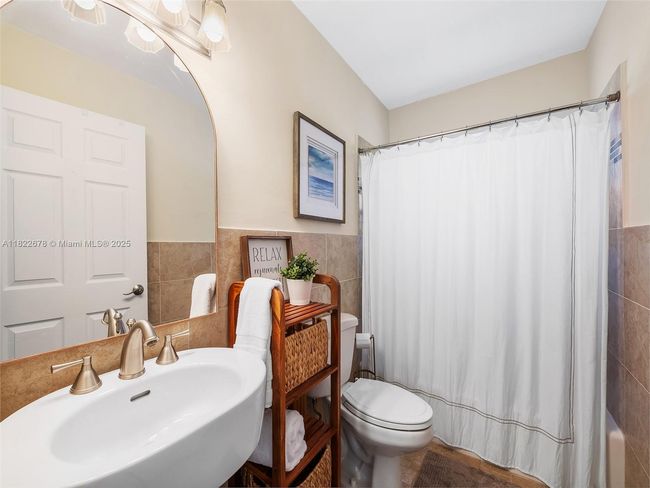 2721 Ne 45 Th St, House other with 2 bedrooms, 2 bathrooms and null parking in Lighthouse Point FL | Image 28