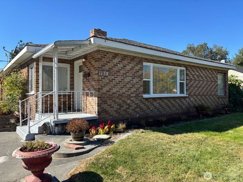 1138 W Columbia Ave, Moses Lake, WA, 98837-2035 | Card Image