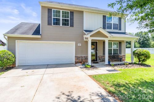 9224 Carrot Patch Dr, Charlotte, NC, 28216-7101 | Card Image