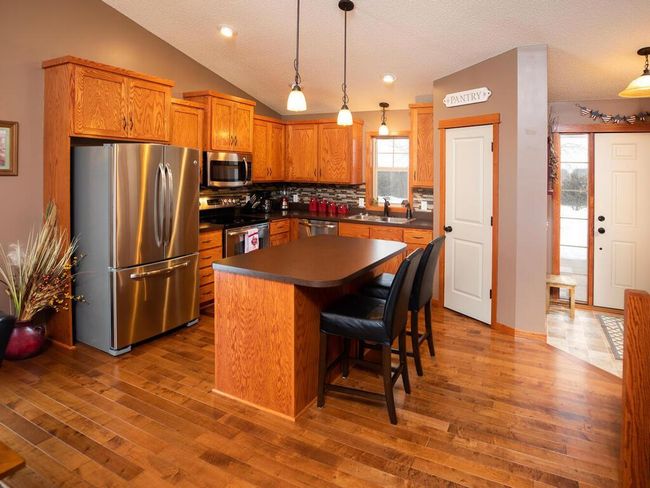 Beautiful wood floors in kitchen/dining area | Image 17