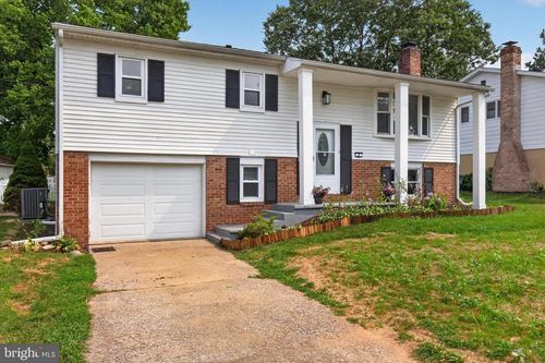 2 Palmer Dr, CAMP HILL, PA, 17011-7921 | Card Image