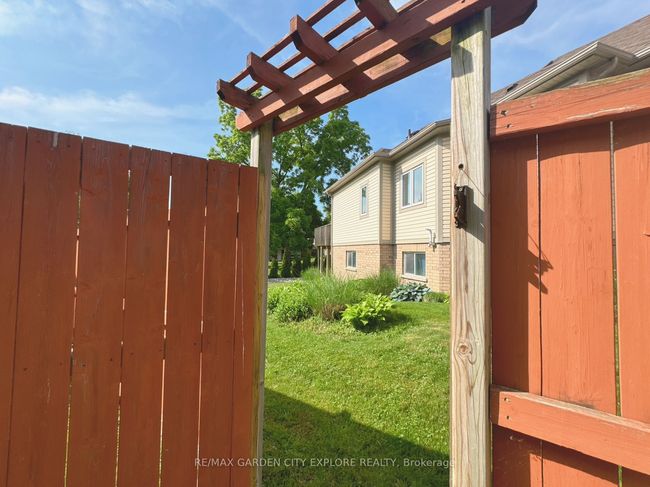 25 Chloe St, House attached with 3 bedrooms, 2 bathrooms and 1 parking in Saint Catharines ON | Image 20