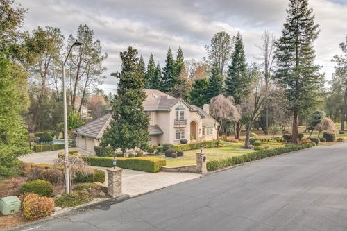 13335 Tierra Heights Rd, Redding, CA, 96003-7489 | Card Image