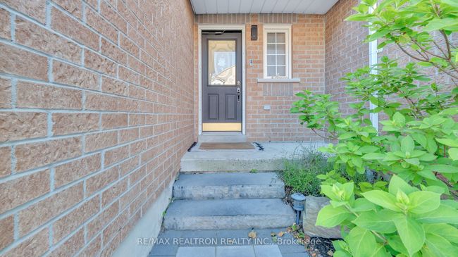 22 Macintyre Lane, Condo with 3 bedrooms, 3 bathrooms and 1 parking in Ajax ON | Image 4