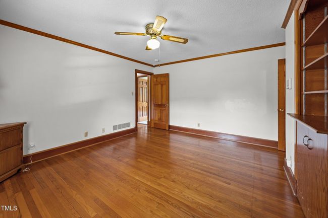 Den | Image 37