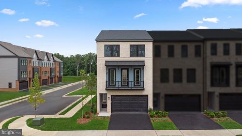42231 Shining Star Sq, BRAMBLETON, VA, 20148-6503 | Card Image