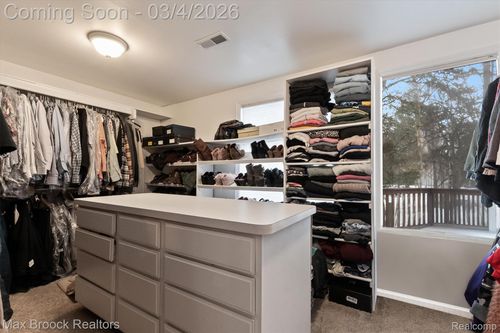 34239 Commons Dr, Farmington Hills, MI, 48331-1412 | Card Image