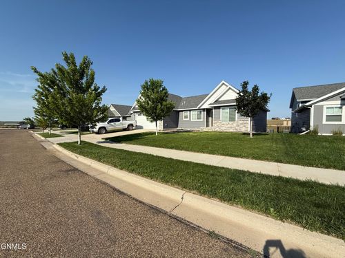 1500 Meadowlark Ct, Watford City, ND, 58854-9593 | Card Image