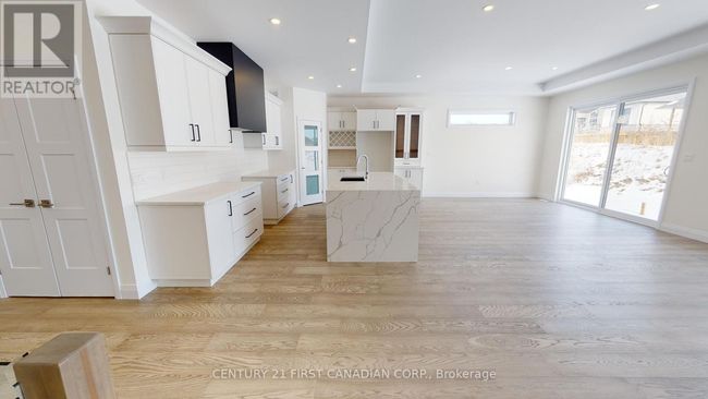 18 Postma Cres, House other with 3 bedrooms, 2 bathrooms and 4 parking in Ailsa Craig ON | Image 6