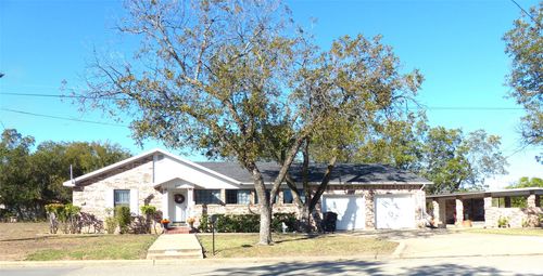 802 S China St, Brady, TX, 76825-5438 | Card Image