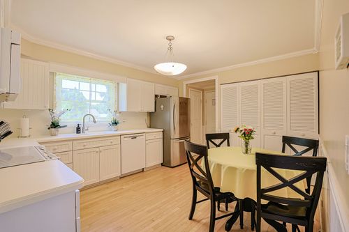 6104 Westgate Ct, Woodridge, IL, 60517-1121 | Card Image