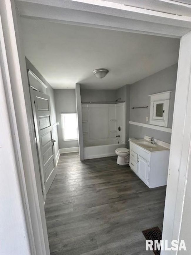 1321 W 13 Th St, House other with 4 bedrooms, 1 bathrooms and null parking in Davenport IA | Image 6