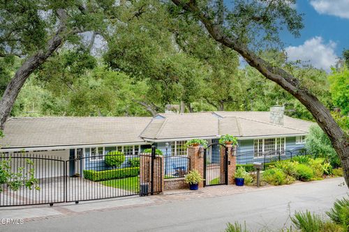 525 Berkshire Ave, La Canada Flintridge, CA, 91011-4018 | Card Image