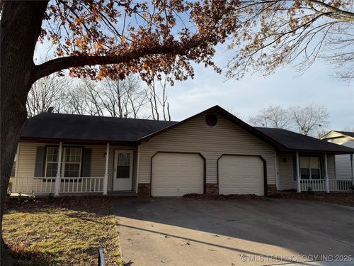 2403 N Jay St, Claremore, OK, 74017-2809 | Card Image