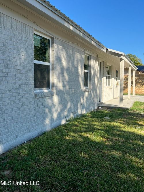 204 Perry Dr, Lyon, MS, 38645-9717 | Card Image