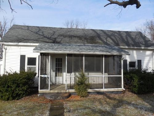 15 E Clay St, Ridge Farm, IL, 61870-6093 | Card Image