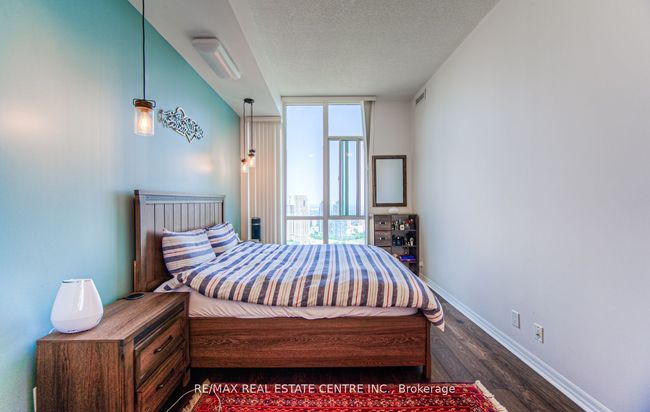3303 - 220 Burnhamthorpe Rd W, Condo with 2 bedrooms, 2 bathrooms and null parking in Mississauga ON | Image 9