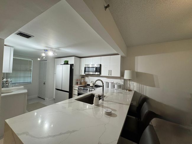 APT-907 - 3499 Oaks Way, Condo with 2 bedrooms, 2 bathrooms and null parking in Pompano Beach FL | Image 10