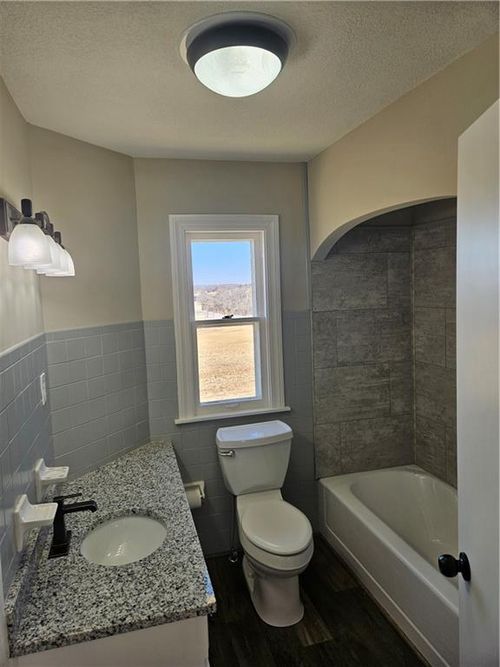 17675 Evans Rd, Tonganoxie, KS, 66086-5152 | Card Image